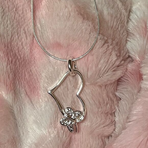 The Butterfly Heart Pendant in 925 silver on 18” snake chain. - Picture 7 of 7